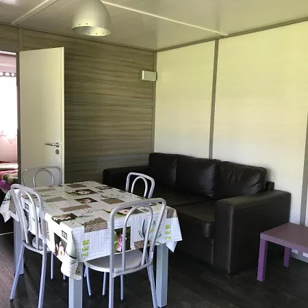 Le Domaine Du Scorff - Hebergements Insolites 4 A 6 Personnes Et Roulottes Camping *