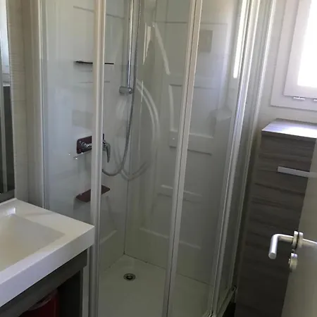 Le Domaine Du Scorff - Hebergements Insolites 4 A 6 Personnes Et Roulottes *