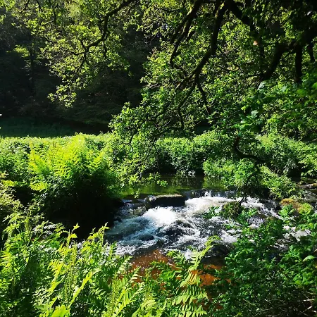 Le Domaine Du Scorff - Hebergements Insolites 4 A 6 Personnes Et Roulottes Kernascléden