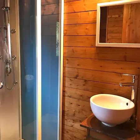 Le Domaine Du Scorff - Hebergements Insolites 4 A 6 Personnes Et Roulottes Camping *