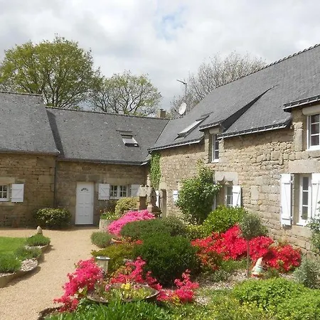 Le Domaine Du Scorff - Hebergements Insolites 4 A 6 Personnes Et Roulottes *